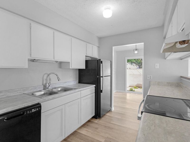 5204 Dierker Road, Unit D, Columbus, OH 43220 Photo 9