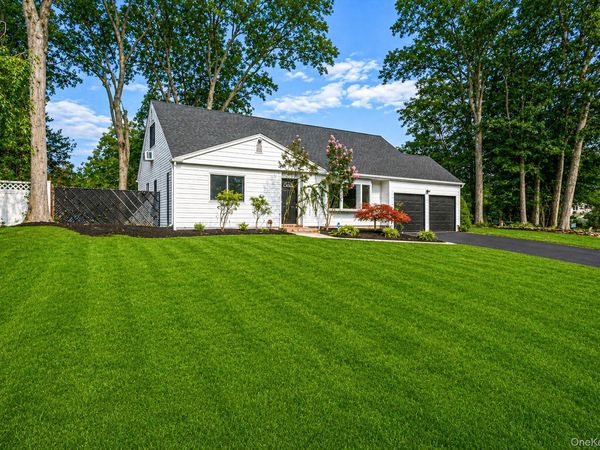 23 Dellmarie Lane , Nesconset, NY 11767