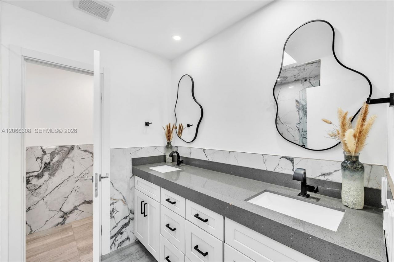 5811 SW 33rd Ter , Hollywood, FL 33312 Photo