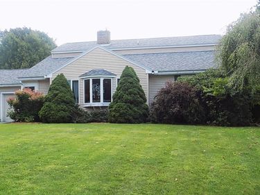 5 Lower Woods Rd S, New Hartford, NY 13413