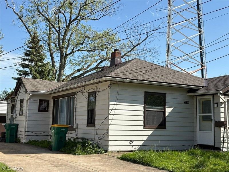5733 Longwood Avenue, Maple Heights, OH 44137 Photo 2