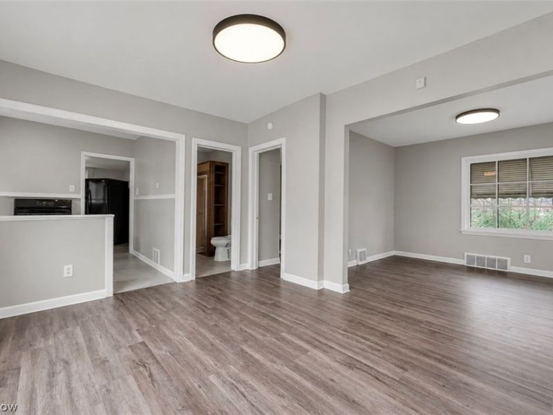 5733 Longwood Avenue, Maple Heights, OH 44137 Photo 5