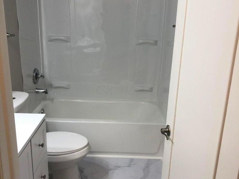 5684 Crossing Court , Unit 6, Columbus, OH 43231 Photo 8