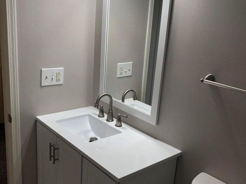 5684 Crossing Court , Unit 6, Columbus, OH 43231 Photo 9
