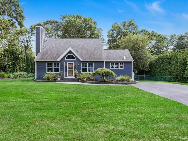 111 W Tiana Road, Hampton Bays, NY 11946