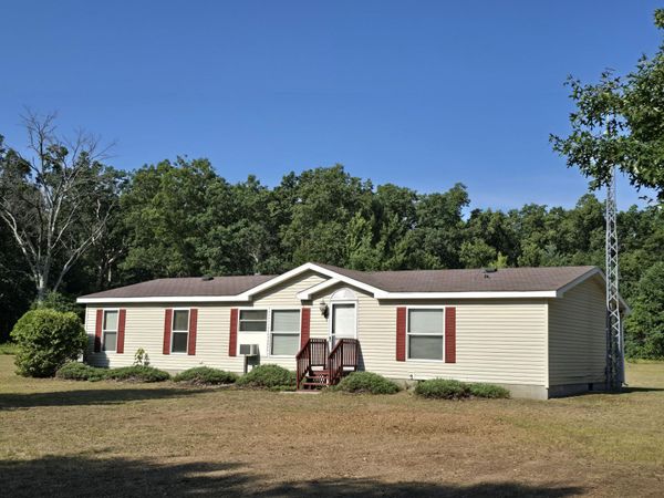 6809 N Centerline Road, White Cloud, MI 49349
