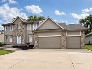 7417 S 93 Street, La Vista, NE 68128