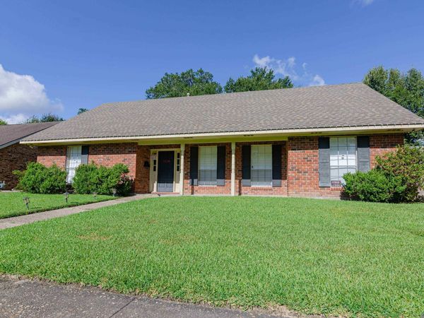 1536 Cora Dr, Baton Rouge, LA 70815