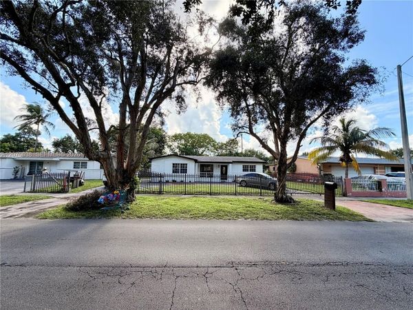 18711 NW 24th Ave , Miami Gardens, FL 33056