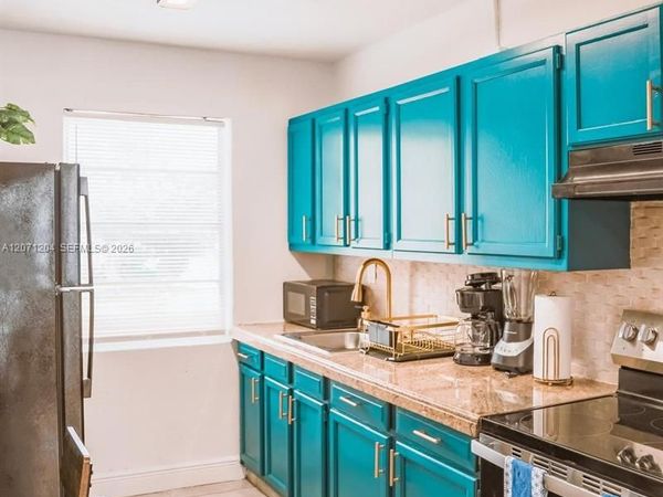 608 5th St, Unit 10, West Palm Beach, FL 33401