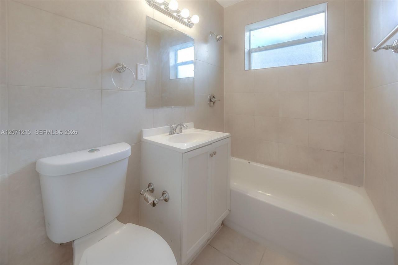2781 NW 13th Ct, Fort Lauderdale, FL 33311 Photo