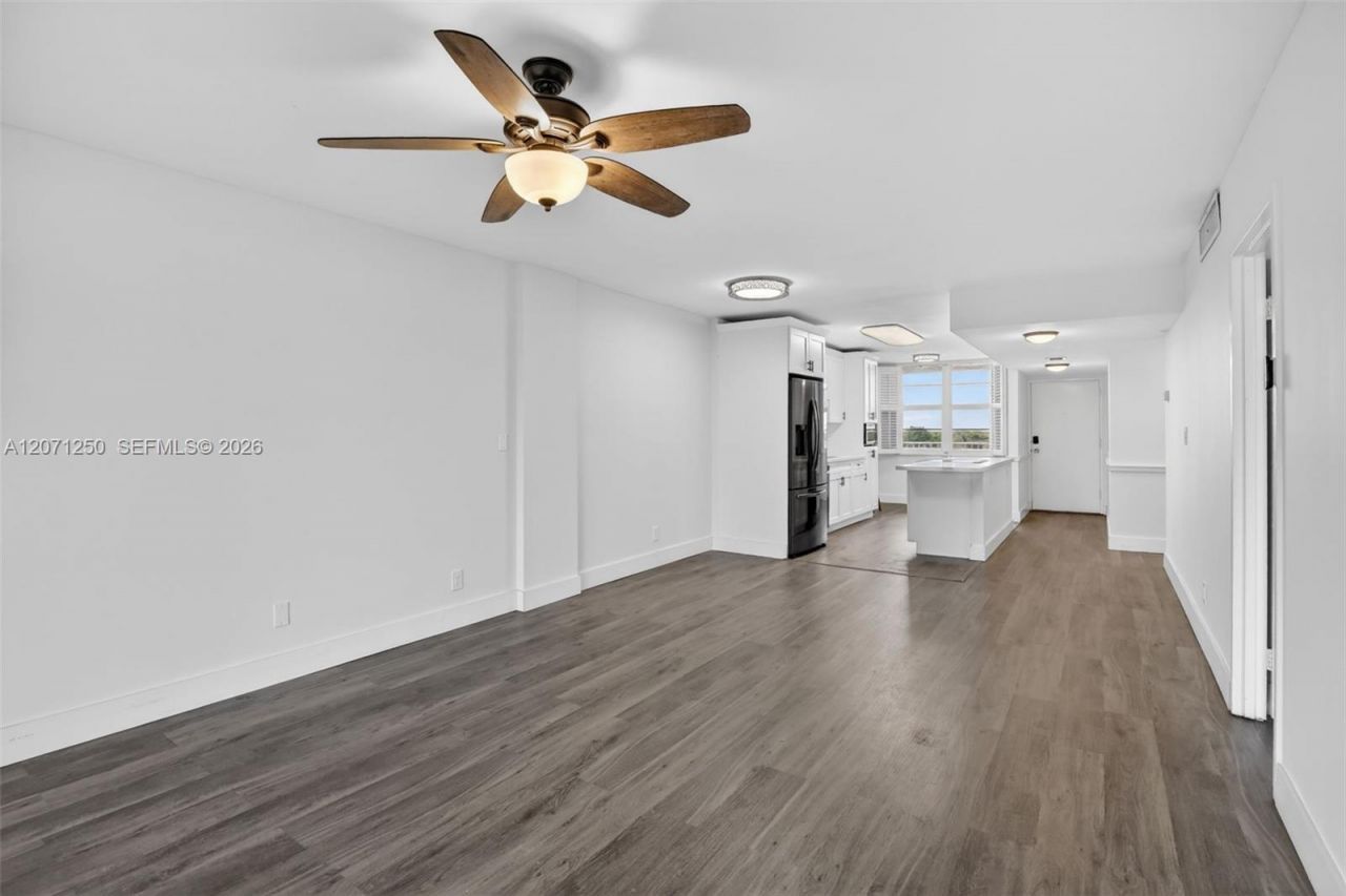250 Jacaranda Dr , Unit 703, Plantation, FL 33324 Photo