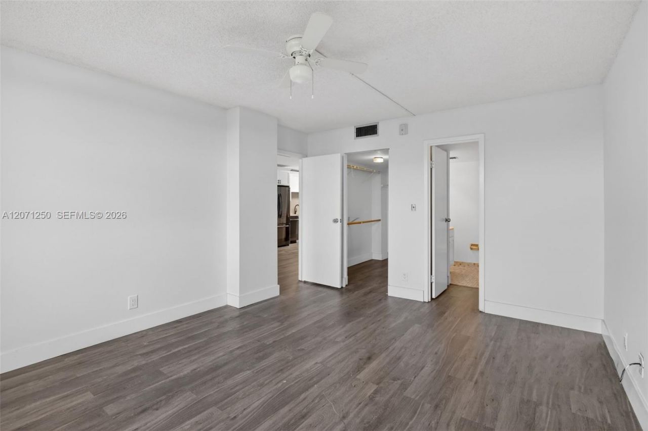 250 Jacaranda Dr , Unit 703, Plantation, FL 33324 Photo