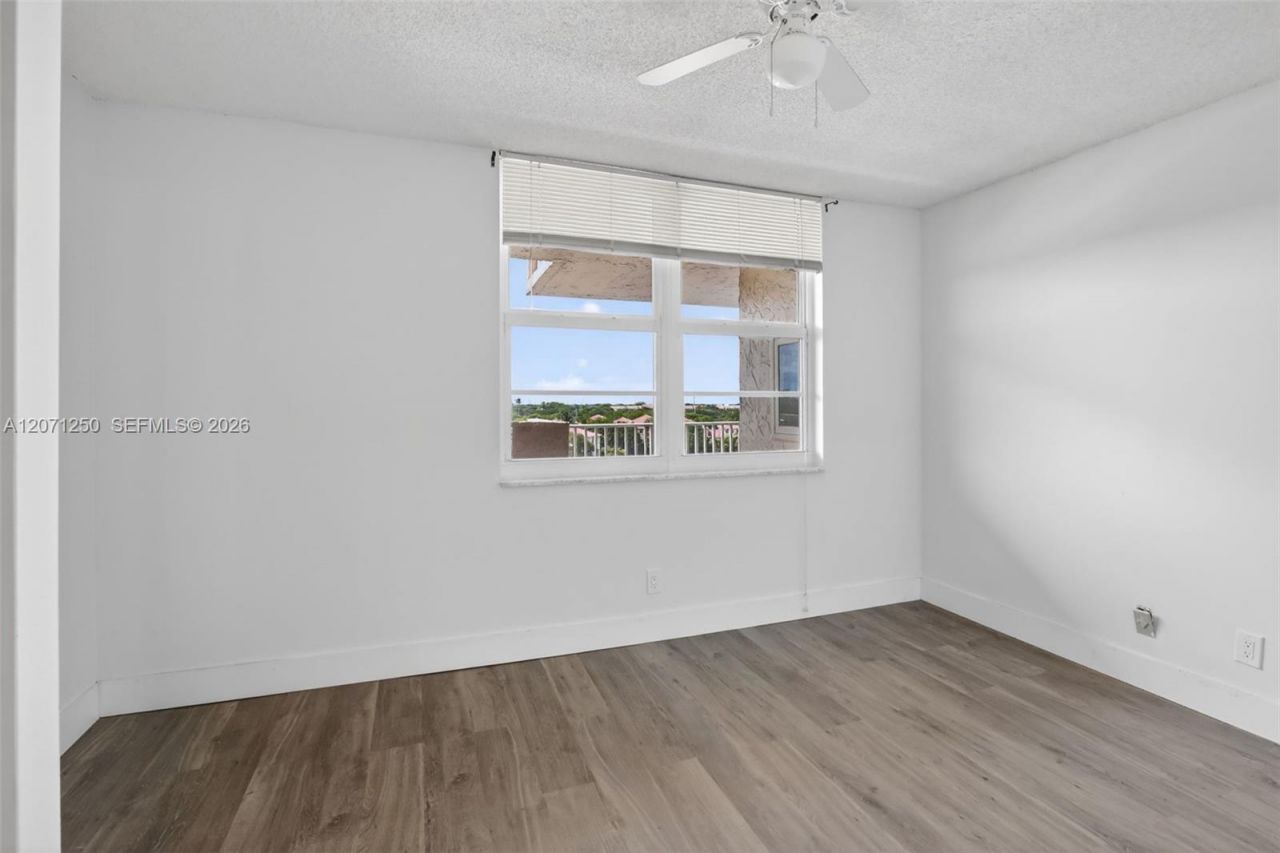 250 Jacaranda Dr , Unit 703, Plantation, FL 33324 Photo