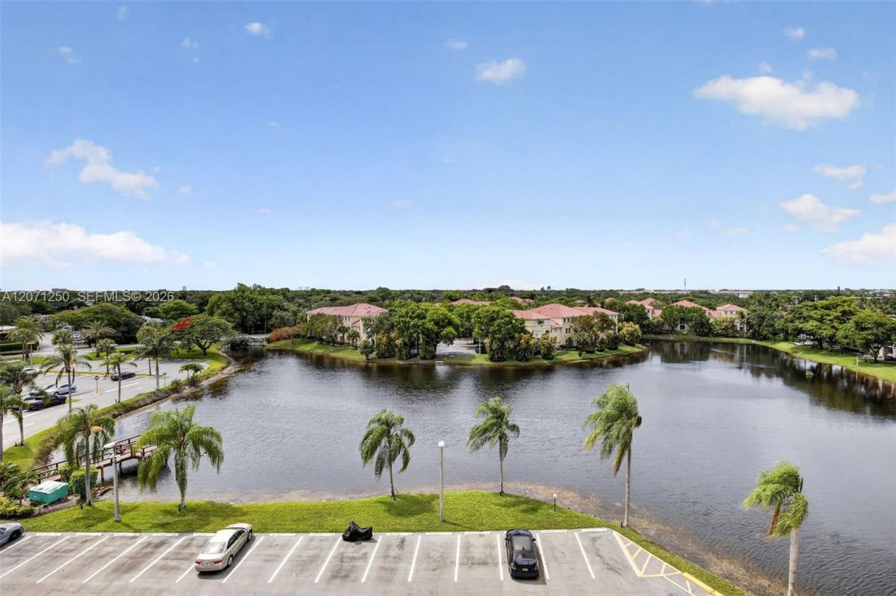 250 Jacaranda Dr , Unit 703, Plantation, FL 33324 Photo