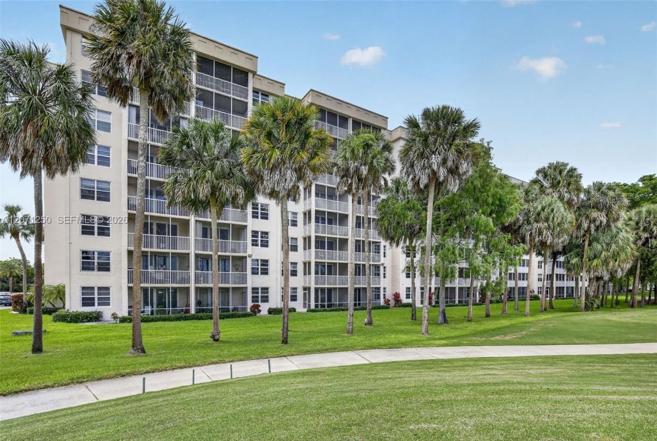 250 Jacaranda Dr , Unit 703, Plantation, FL 33324 Photo