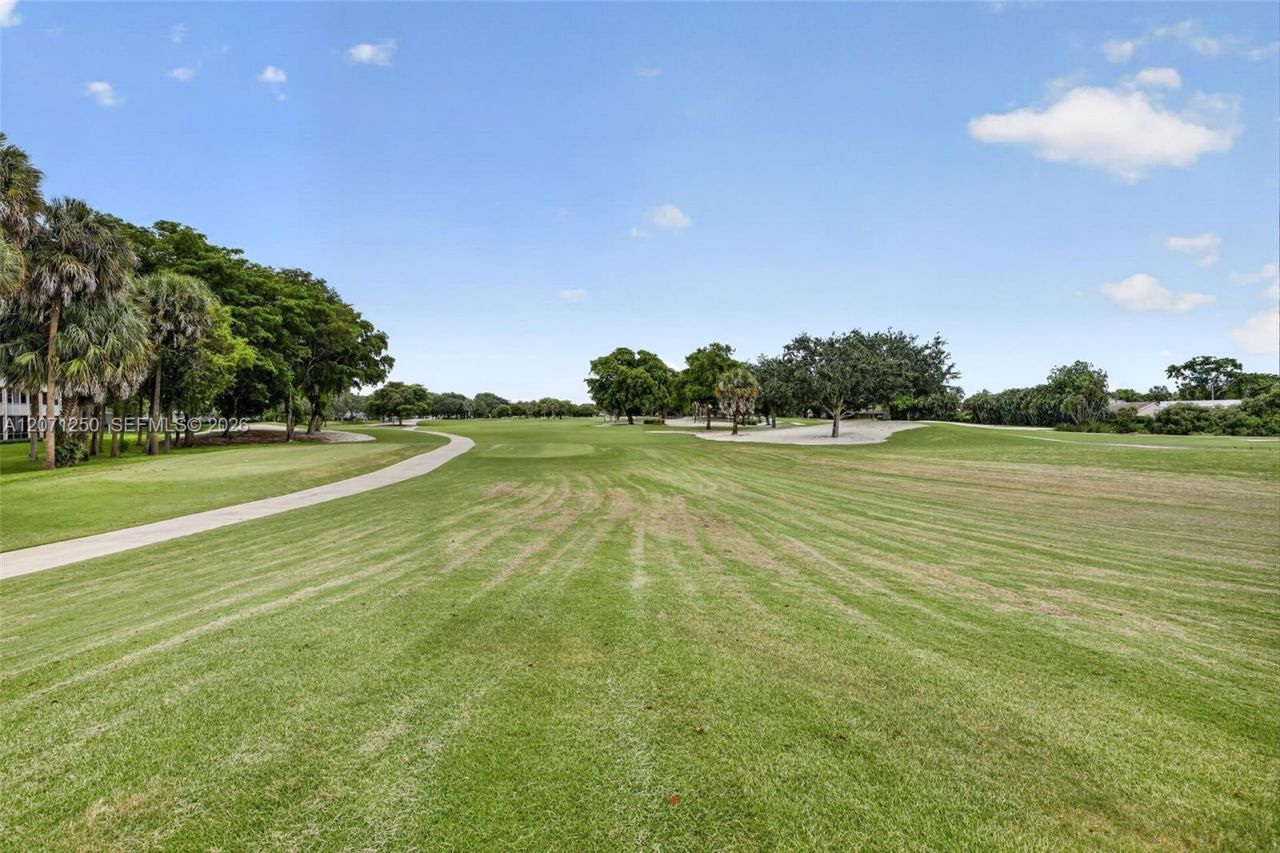 250 Jacaranda Dr , Unit 703, Plantation, FL 33324 Photo