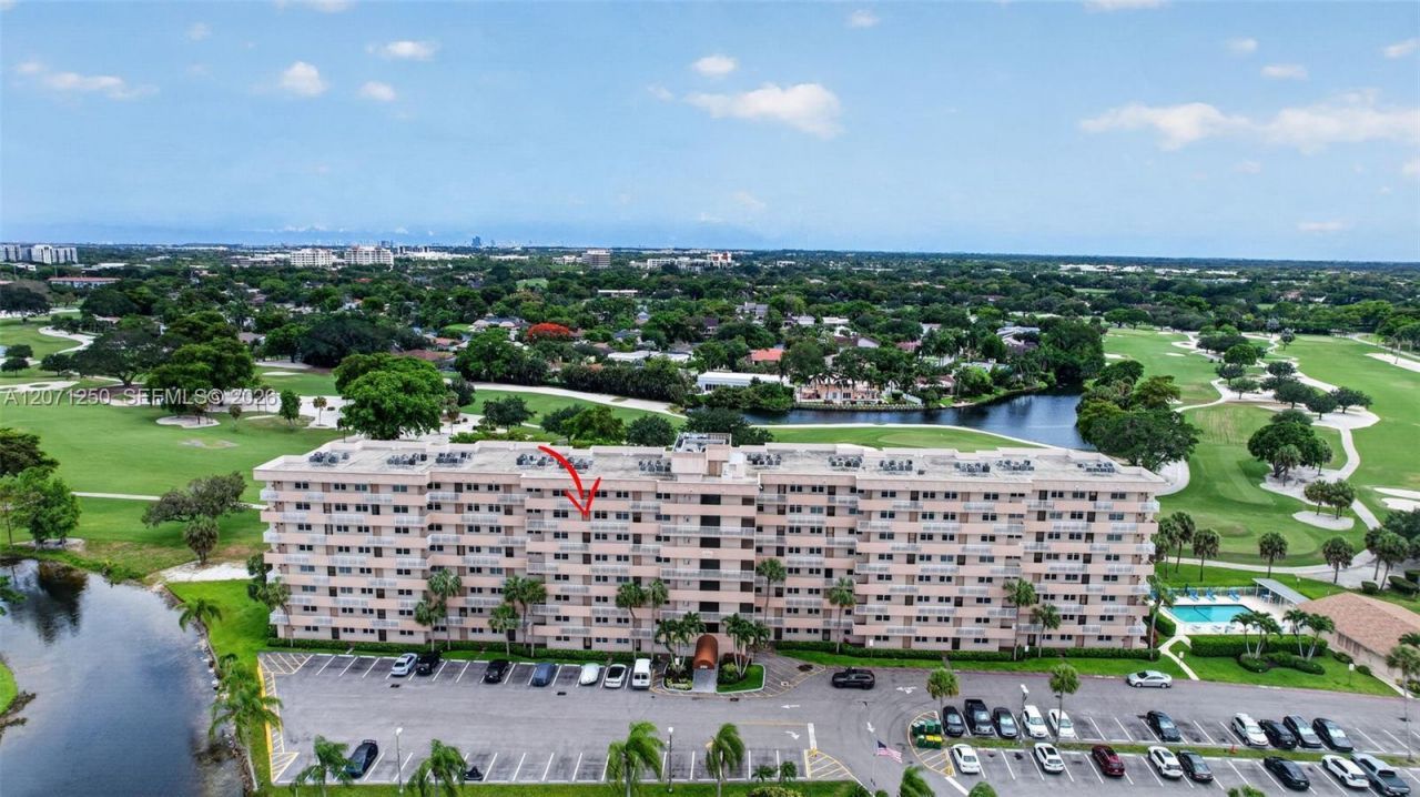250 Jacaranda Dr , Unit 703, Plantation, FL 33324 Photo