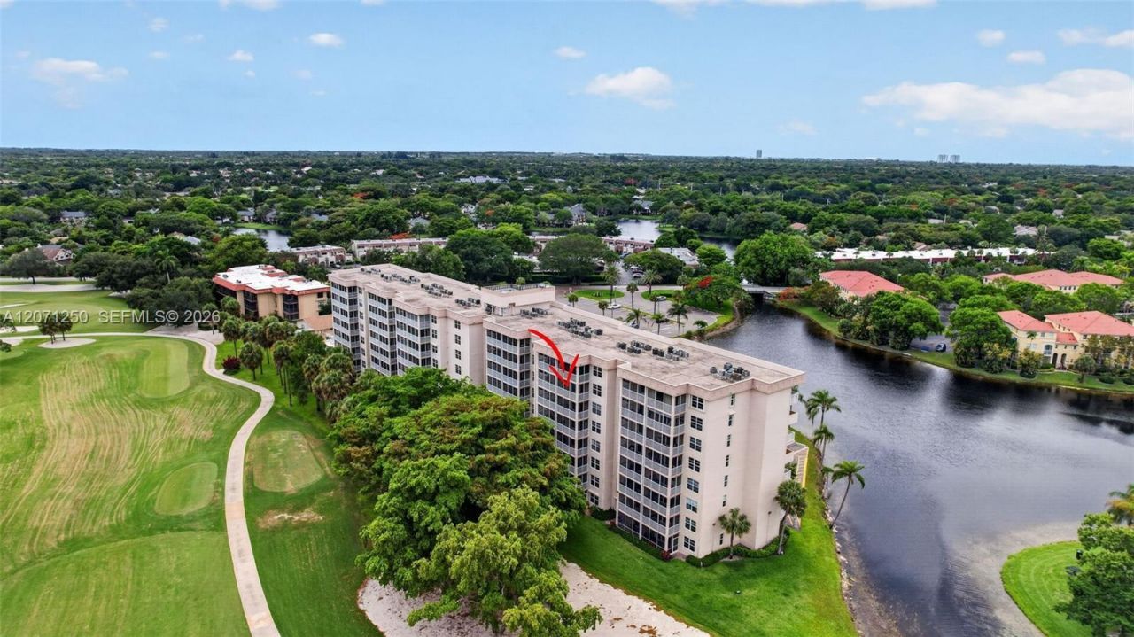 250 Jacaranda Dr , Unit 703, Plantation, FL 33324 Photo