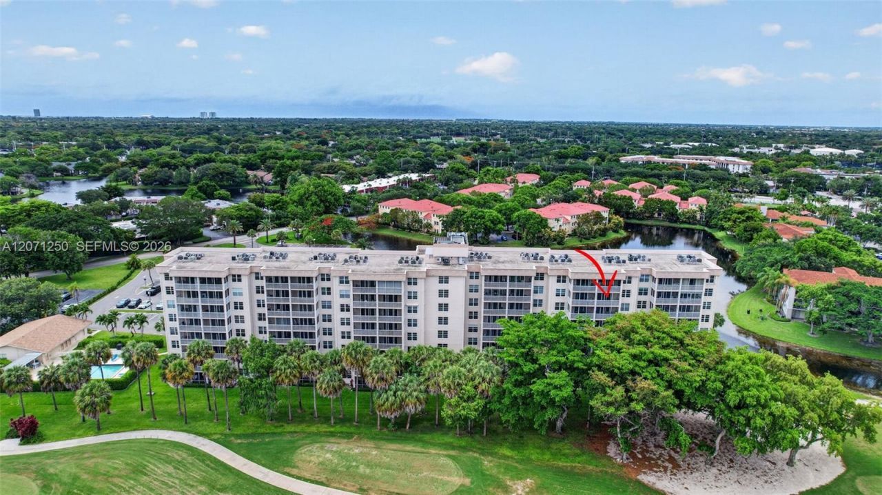 250 Jacaranda Dr , Unit 703, Plantation, FL 33324 Photo