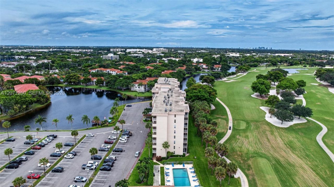 250 Jacaranda Dr , Unit 703, Plantation, FL 33324 Photo
