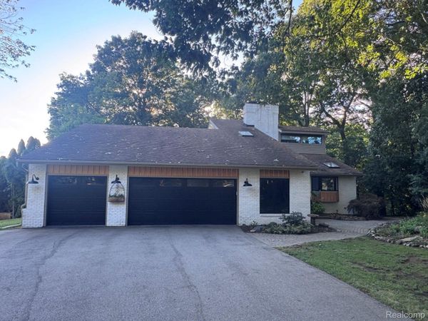 1510 Milford Hills Drive, Milford Township, Mi 48381