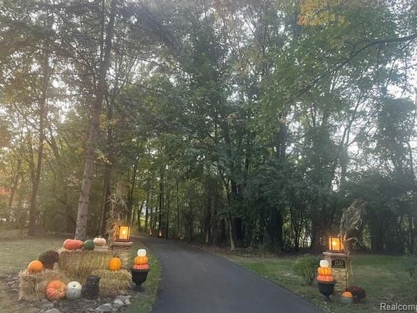 1510 Milford Hills Drive, Milford Township, Mi 48381