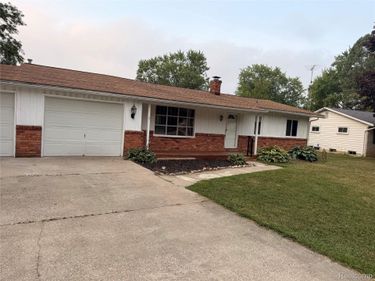 5347 Mapletree Drive, Flint Township, Mi 48532