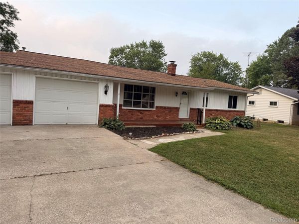 5347 Mapletree Drive, Flint Township, Mi 48532