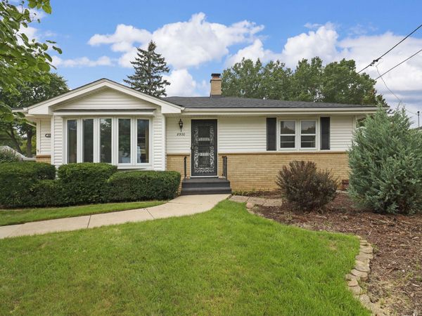 8920 20th Ave, Pleasant Prairie, WI 53143