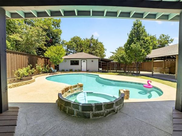 1912 Oldgate Lane, Garland, TX 75042