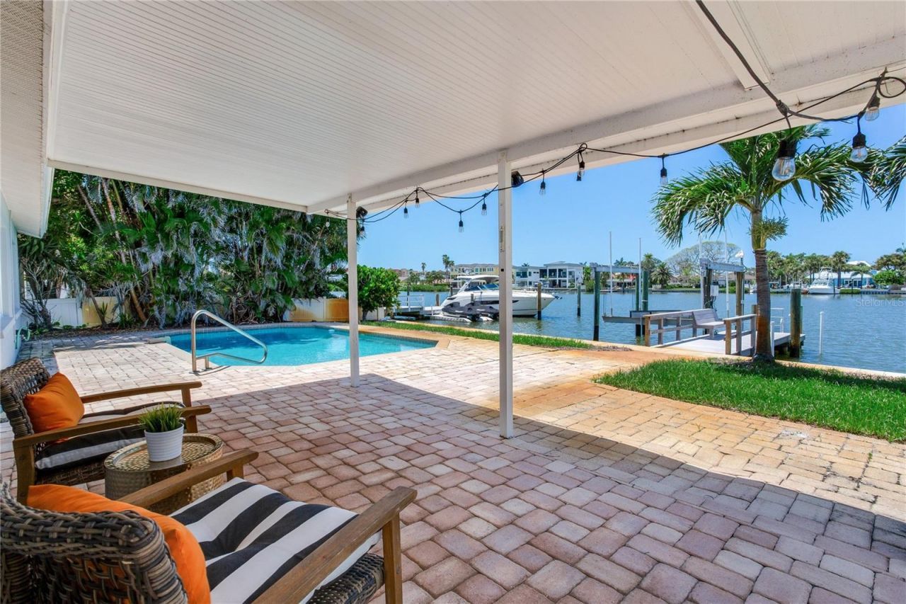 16458 Redington Drive, Redington Beach, FL 33708 Photo
