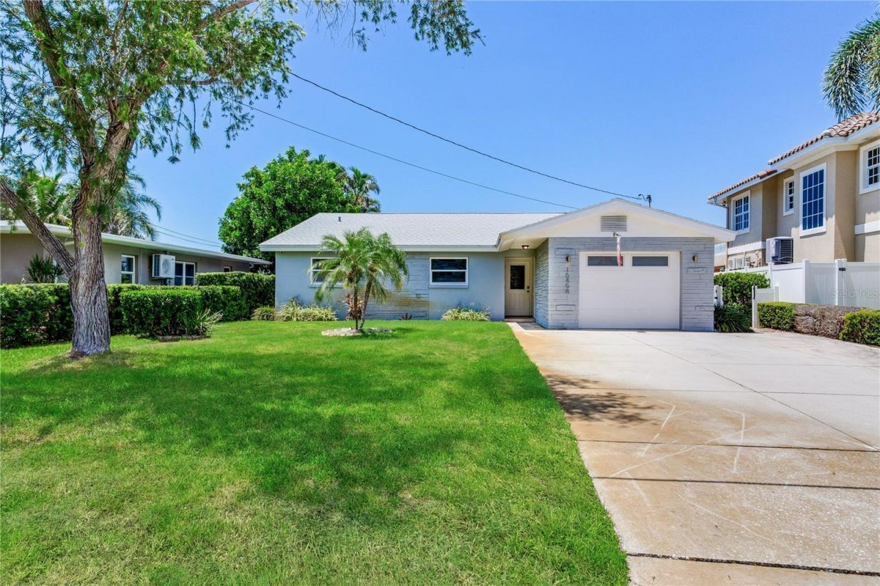 16458 Redington Drive, Redington Beach, FL 33708 Photo