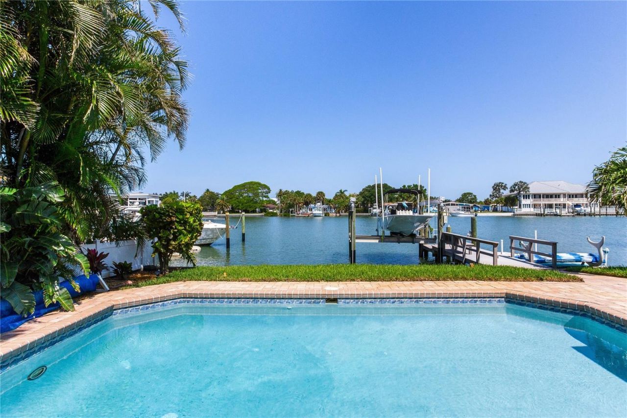 16458 Redington Drive, Redington Beach, FL 33708 Photo