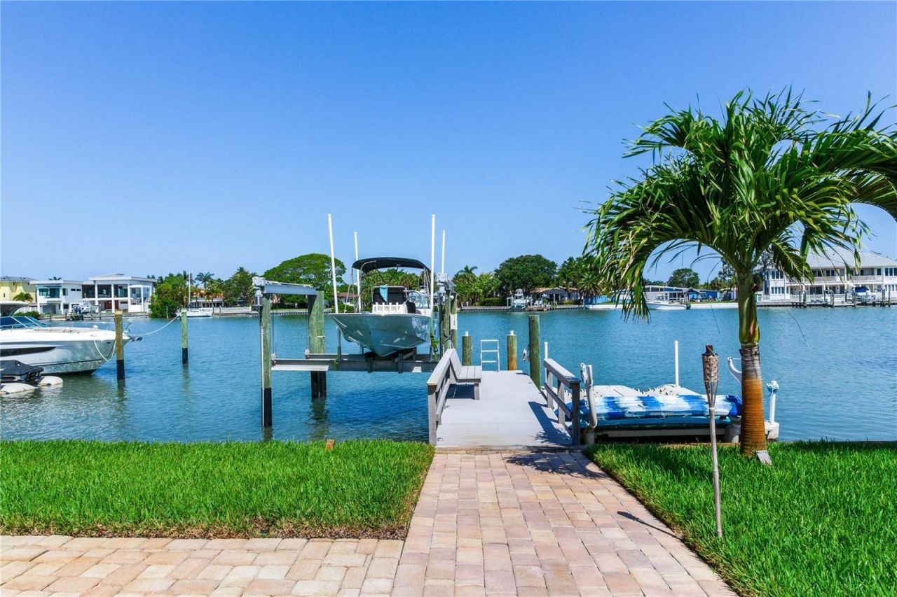 16458 Redington Drive, Redington Beach, FL 33708 Photo