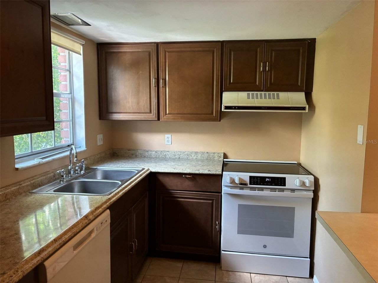 1124 85th Terrace N, Unit D, Saint Petersburg, FL 33702 Photo