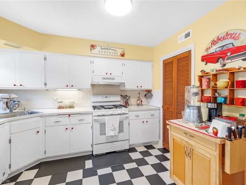 2719 Pease Drive, Unit A108, Rocky River, OH 44116 Photo 9