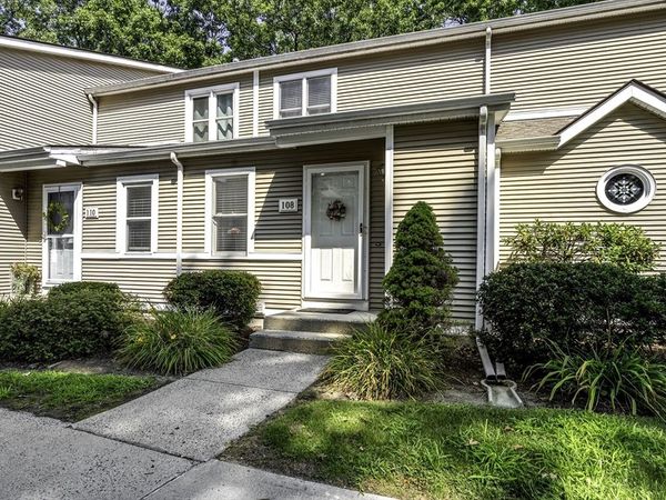 61 Abbey Memorial Dr, Unit 108, Chicopee, MA 01020