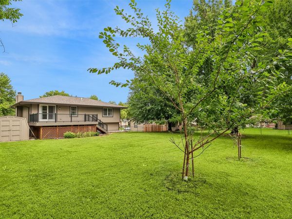 8212 Parkview Drive, Urbandale, IA 50322