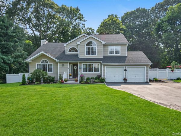 43 Barrow Court , Huntington, NY 11743
