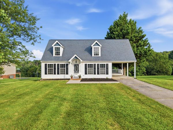 1147 Bluewater DR , Moneta, VA 24121