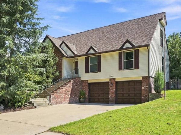 13511 S Locust Street, Olathe, KS 66062