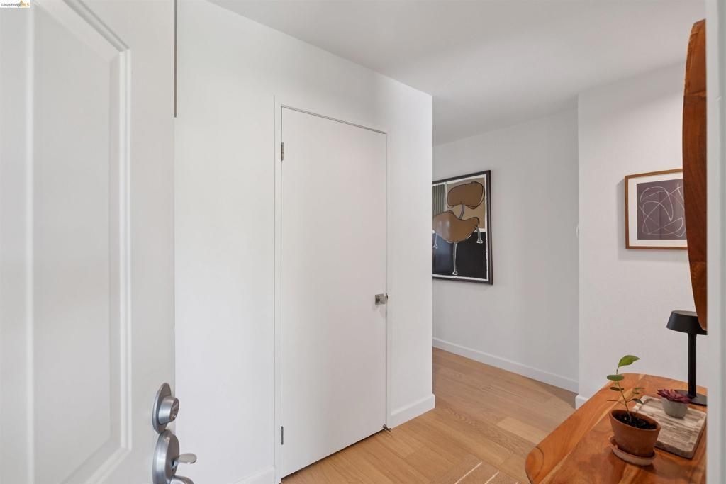 124 Lakeshore Ct, Richmond, CA 94804 Main Photo