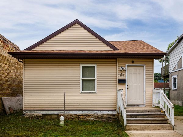 1309 Villa St, Racine, WI 53403
