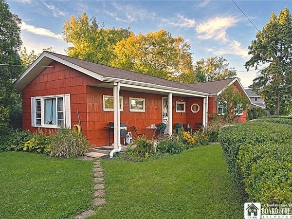 1669 Groveland Avenue, Youngstown, NY 14174