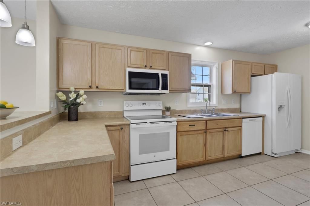 254 Leawood Cir , Naples, FL 34104 Photo