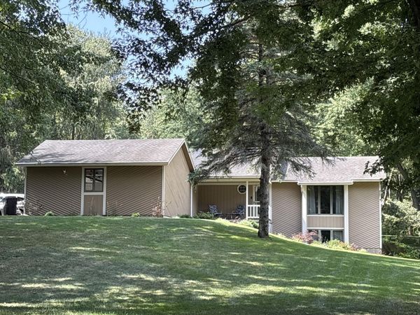 4729 Kenowa Avenue SW, Grandville, MI 49418