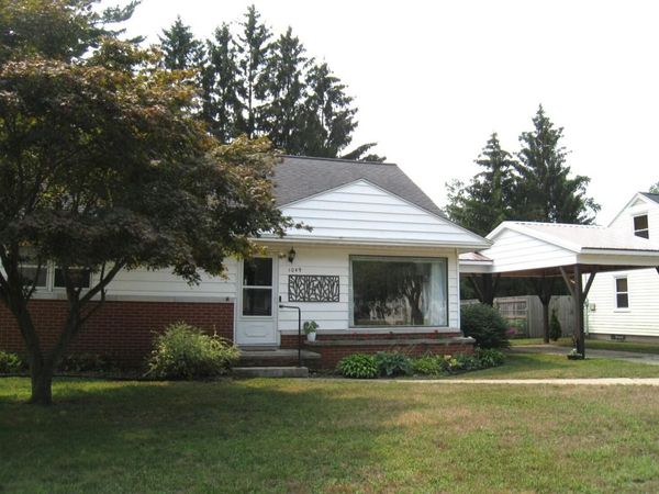 1049 W Summit Avenue, Muskegon, MI 49441