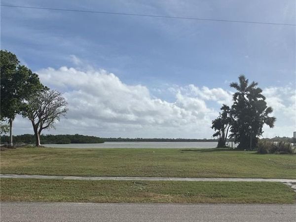 945 Caxambas DR , MARCO ISLAND, FL 34145