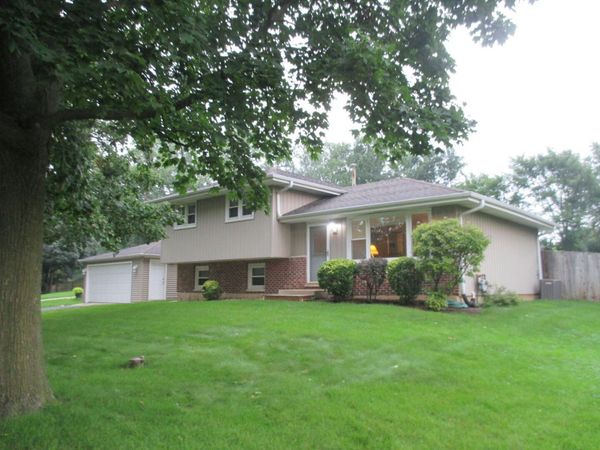 23W554 Burdette Avenue , Carol Stream, IL 60188
